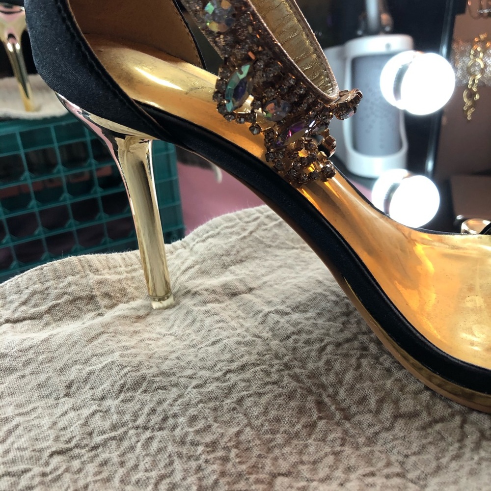Shoes - Picture 2 of 4